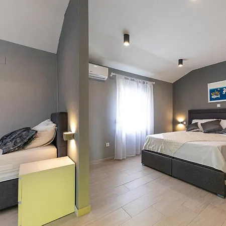 Holiday home Lovely In Kastel Sucurac With Sauna Kastela