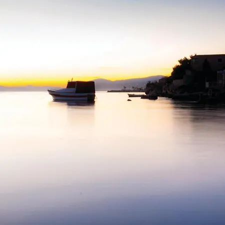Lovely In Kastel Sucurac With Sauna Σπίτι διακοπών Kaštela